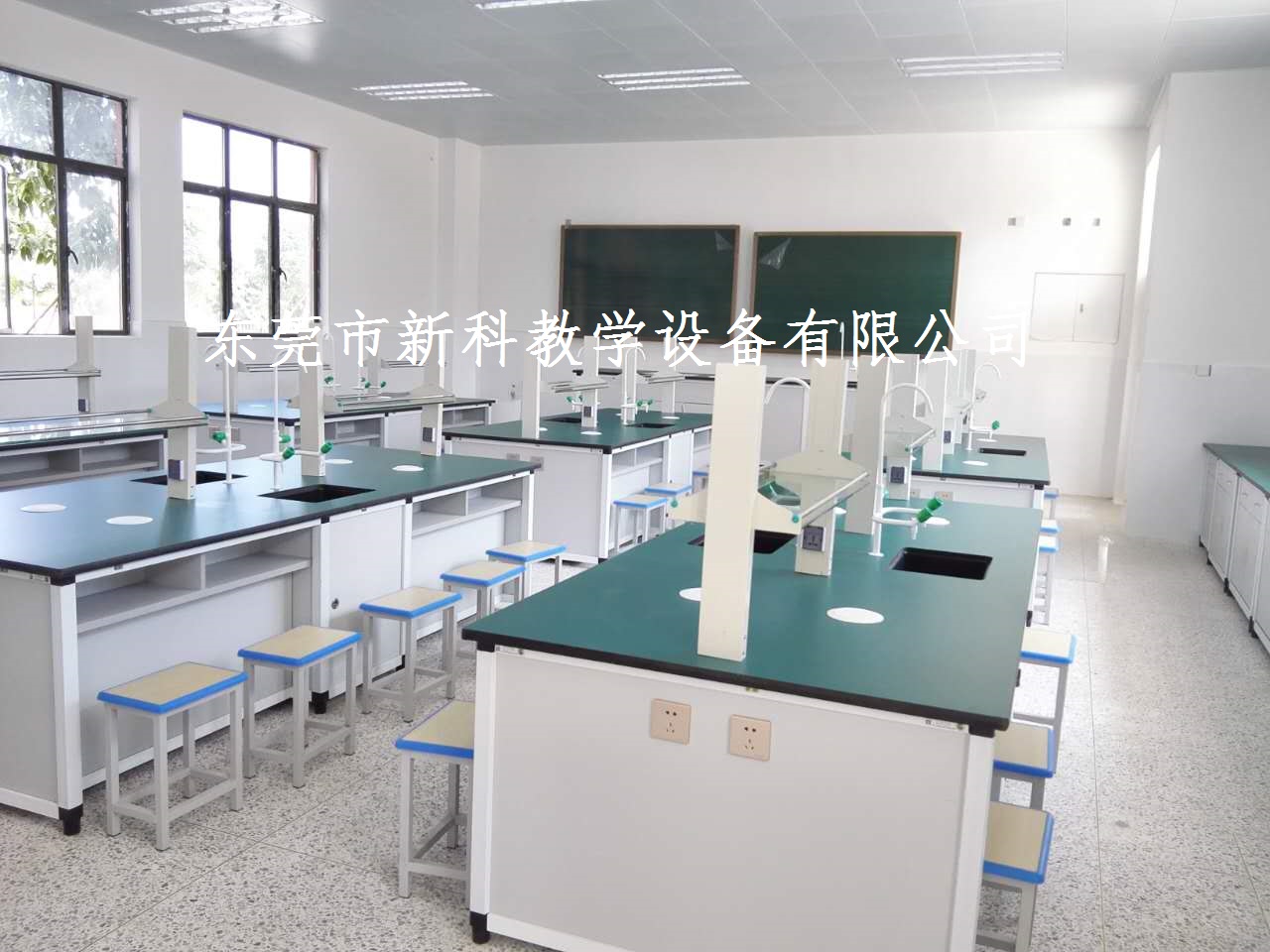 化學(xué)實驗室守則與安全制度