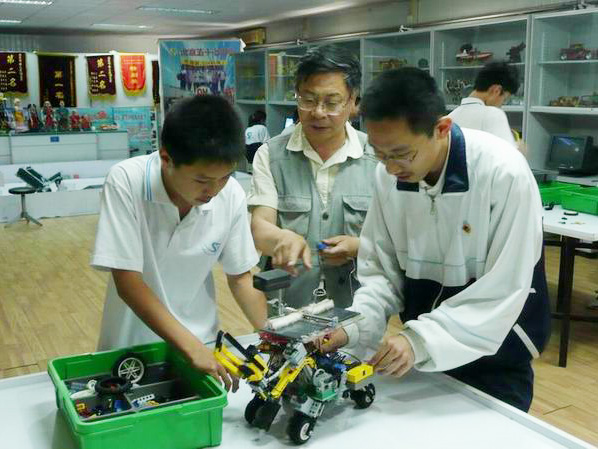 <a href='http://www.hldwj.com/chanpin/60-1.html' target='1' style='font-size:18px; font-weight:bold; color:#000000;'>機器人功能室</a>5